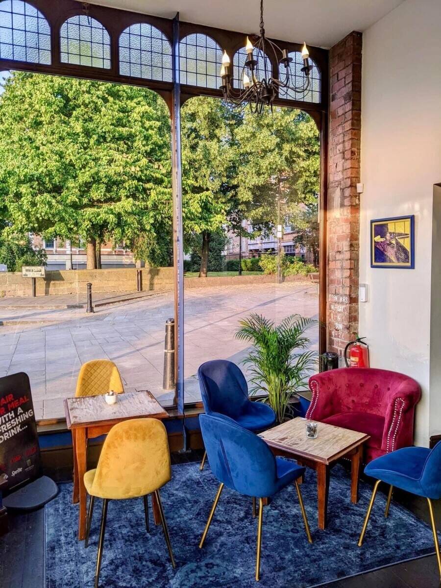 Coffee shop selling hot and cold food and drinks