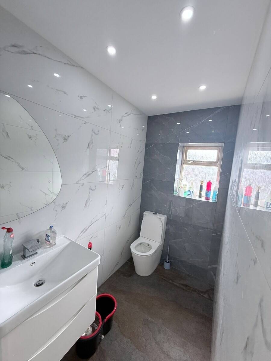 Diamond Tile and Bathrooms  Photo 7