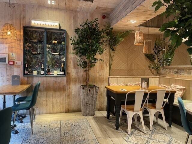CHESHIRE - STYLISH RESTAURANT AND BAR IN THE HEART OF CHESTER CITY CENTRE Photo 7