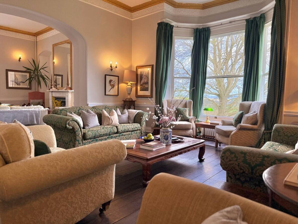 High Performing Large Country House Holiday Let Photo 7