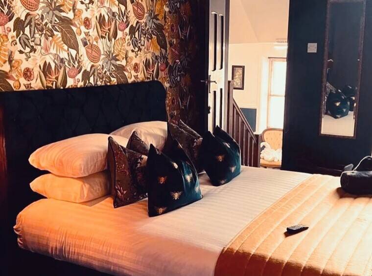 Well-Known Established Hotel & Bar Business
