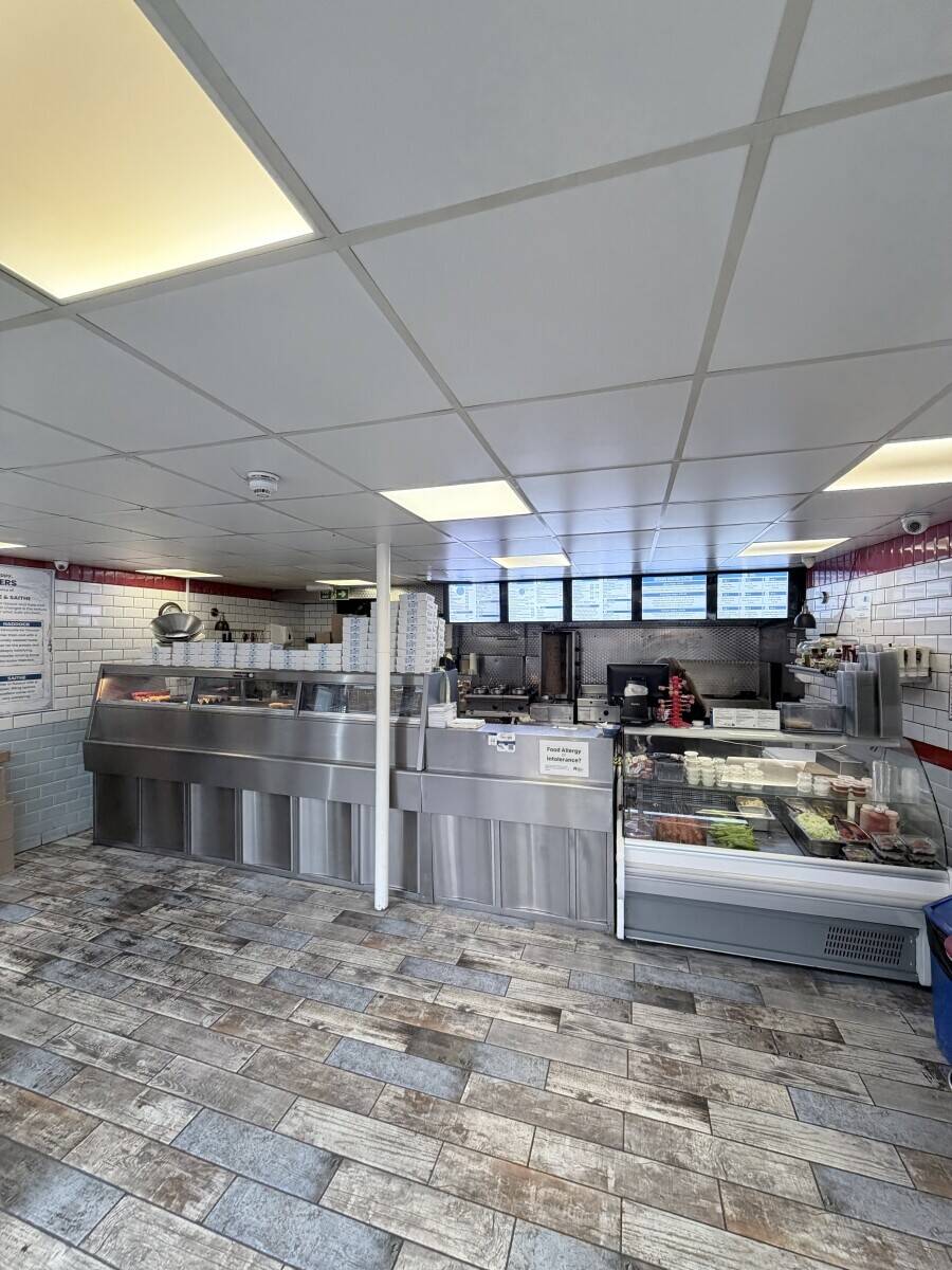 Fish and chips/kebab for sale in hemel hempstead with flat above.