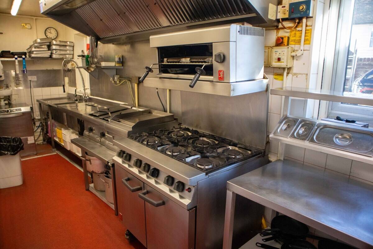 KENT - HIGH TURNOVER TOWN CENTRE PUB WITH STRONG FOOD SALES