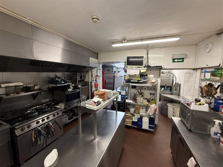 Versatile property offering a ready-made B&B / restaurant trade For Sale in Crediton Photo 7