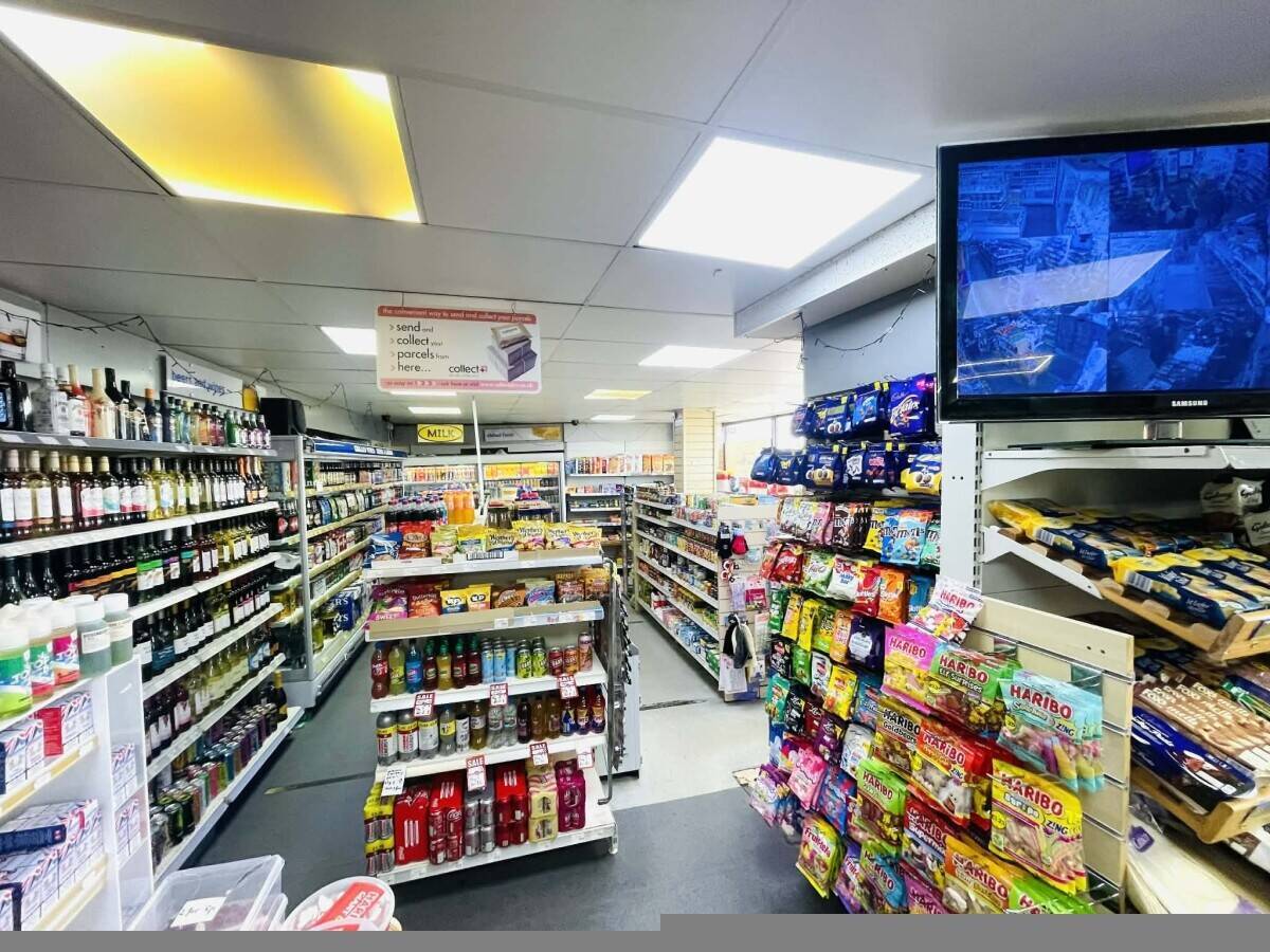 Off-license shop to sale