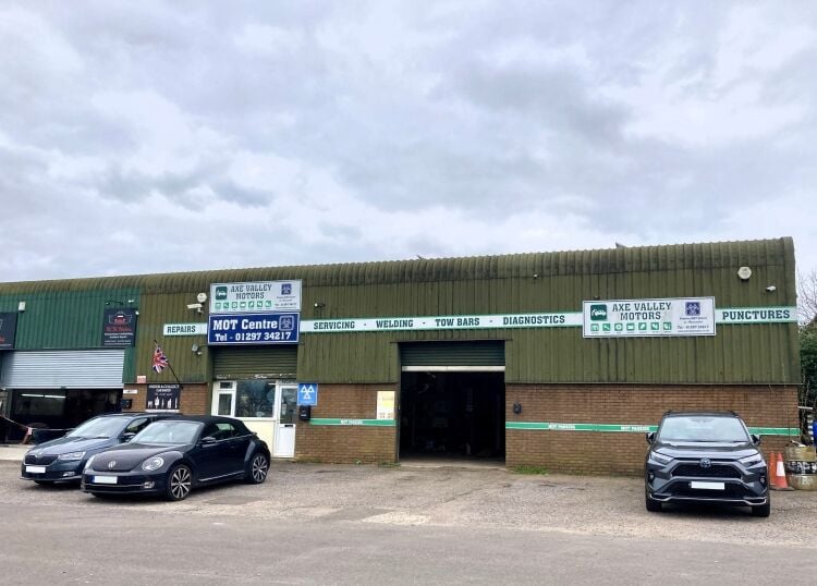 M.O.T, CAR SERVICING, AND REPAIR CENTRE