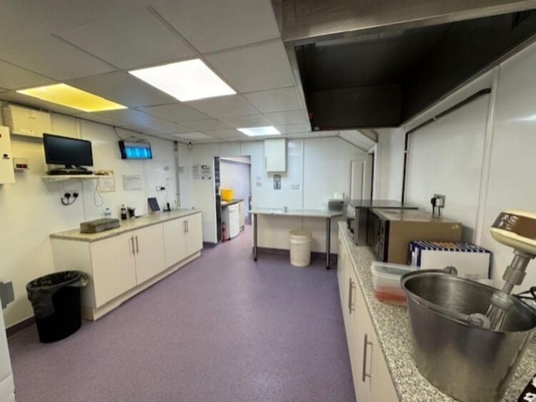 Leasehold Fish & Chip Takeaway Located In Balsall Common Photo 7