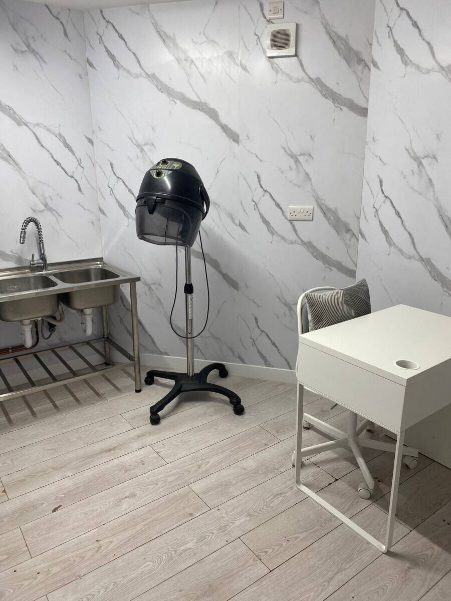 HIGH FOOTFALL HAIR SALON IN THE HEART OF ARNOLD, NOTTINGHAM ‘FOR SALE’ Photo 7