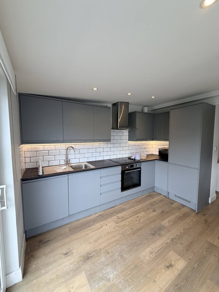 INCREDIBLE Restaurant space with huge 4 bedroom flat ACCOMMODATION included in Isleworth London Photo 7