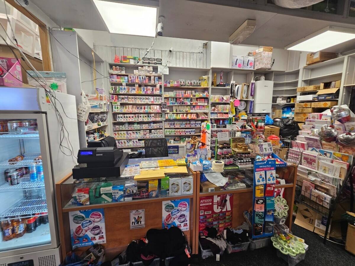 Stevenston bargain store  Photo 7