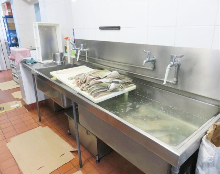 Evenings-only fish & chip shop, Hampton riverside Photo 7