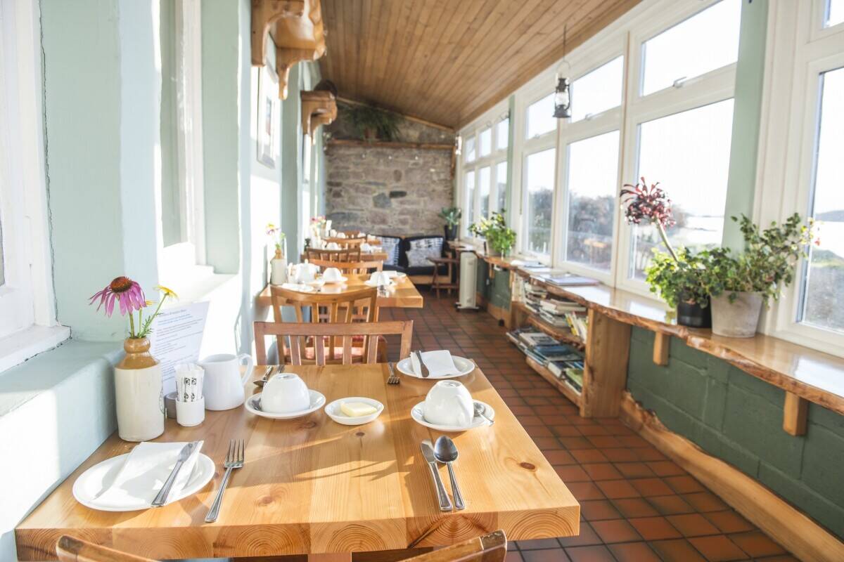 Well-Established, Popular 17-Bedroom Historic Island Hotel