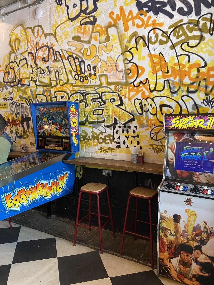 Restaurant/Takeaway/Bar/WHITECHAPEL Photo 7