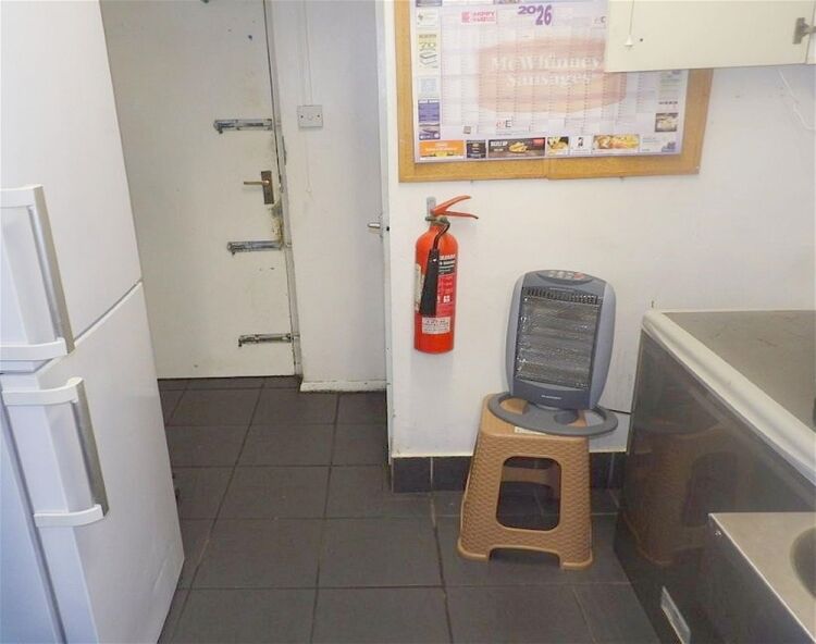 Detached fish & chip takeaway, south Leeds