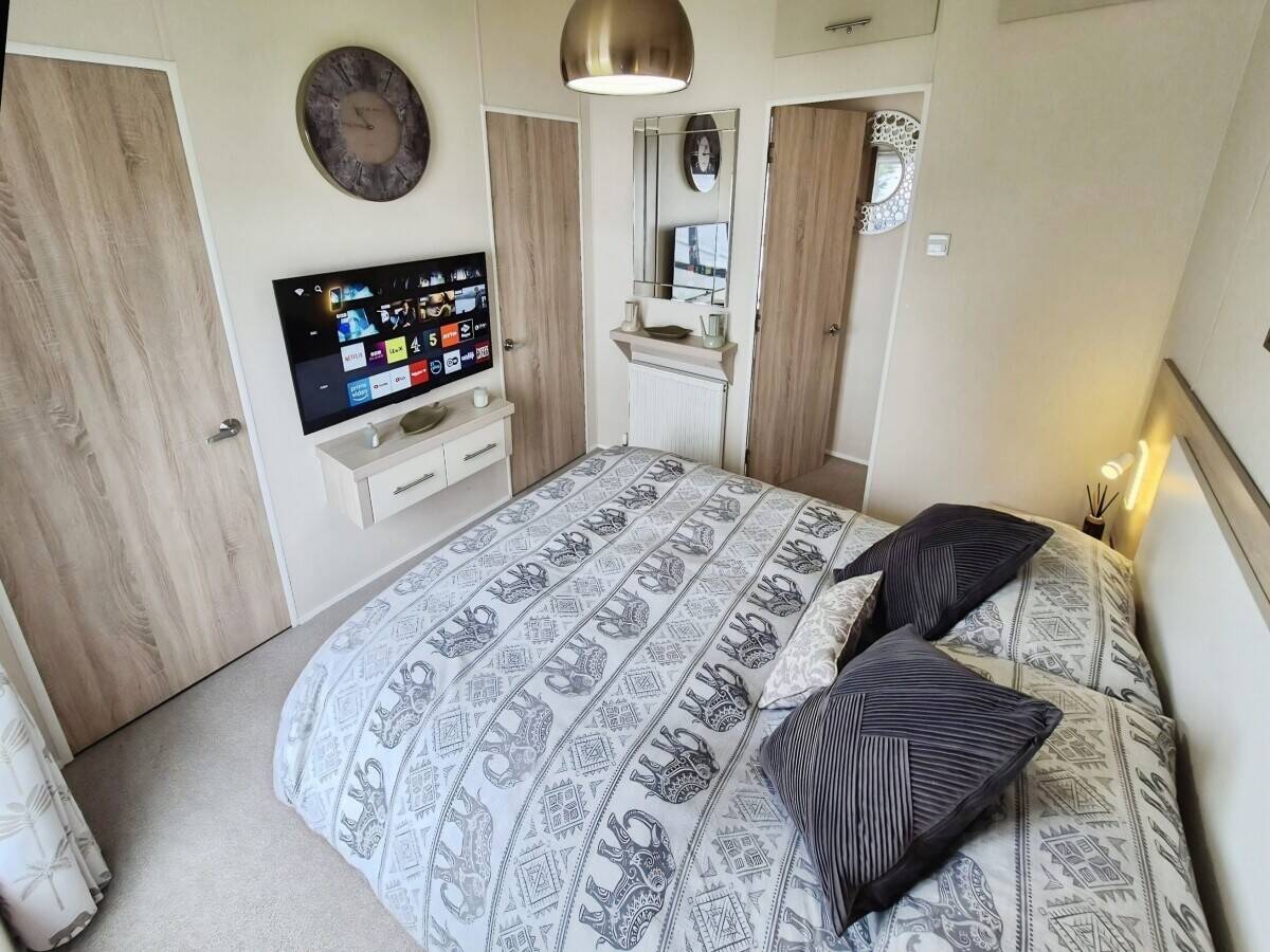 Luxury Lodge Holiday Let Business for Sale – Walton-on-the-Naze - £199,000