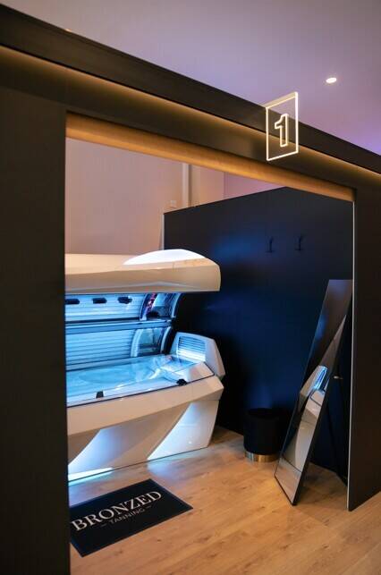 Tanning Salon in Surrey FOR SALE