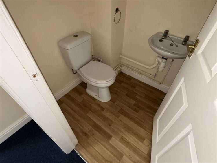 Vacant Unit For Sale in Leeds Photo 7