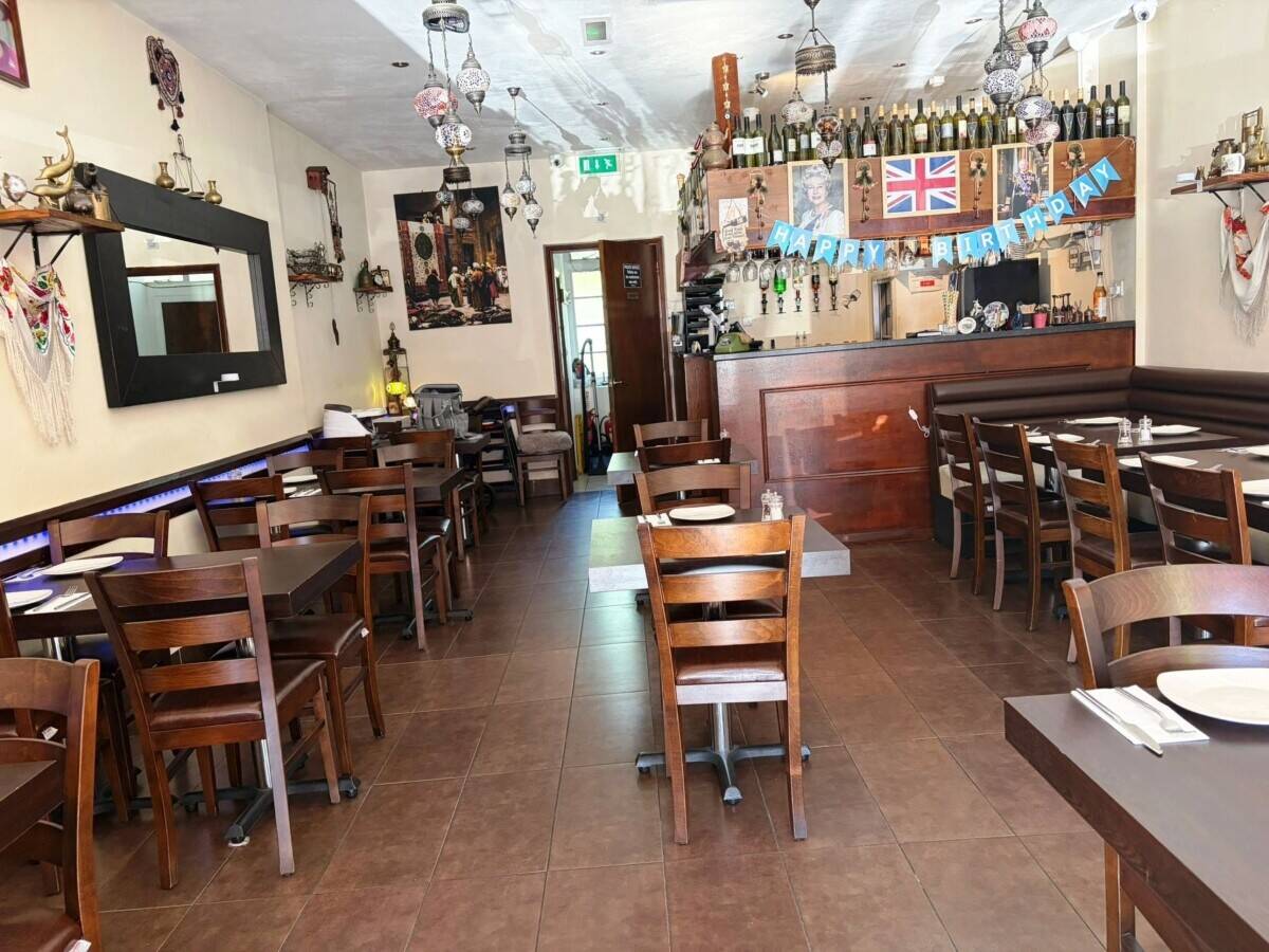 ESTABLISHED LICENSED RESTAURANT WITH 3 BED FLAT – FOR SALE – HERTFORDSHIRE