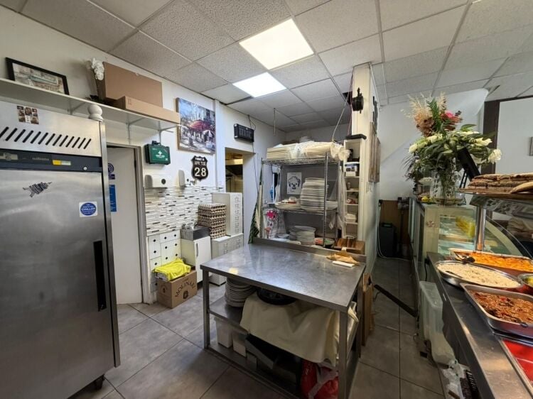THRIVING INDEPENDENT CAFE & COFFEE HOUSE OPPORTUNITY Photo 7