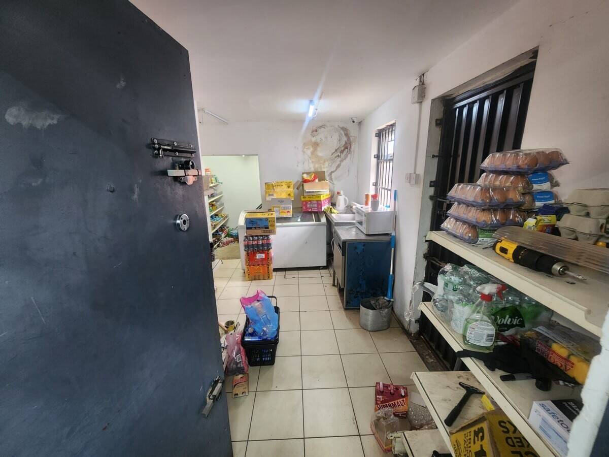 OFF LICENCE LEASE FOR SALE IN PRIME LOCATION IN DAGENHAM WITH HIGH POTENTIAL TO INCREASE SALE. Photo 6