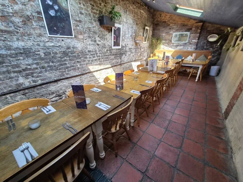 Popular Licensed Bistro & Restaurant with 2 Bedroom Self Contained Apartment in Taunton Town Centre