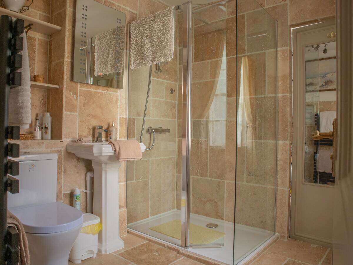 DEVON - B&B AND BISTRO IN CENTRE OF PICTURESQUE SOUTH HAMS HARBOUR TOWN Photo 7