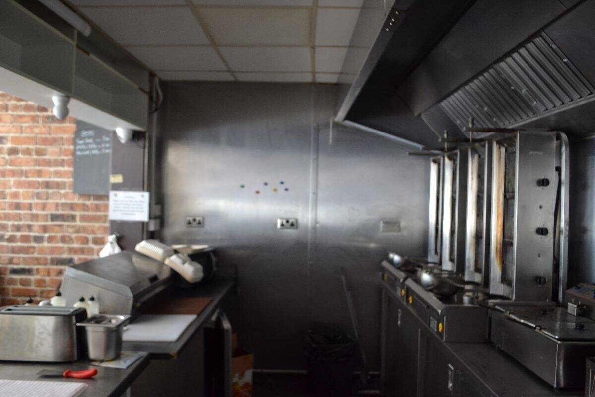 Closed Fish & Chip with Spacious 3-Bed Accommodation & Parking