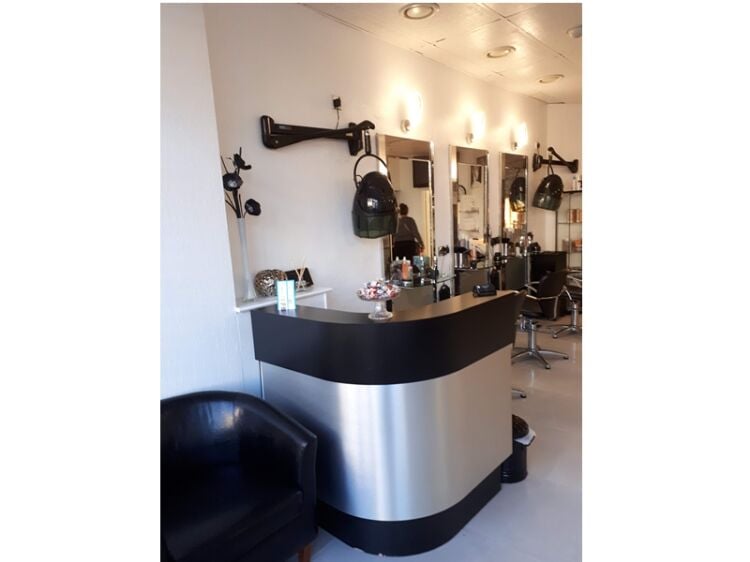 Established Hair & Beauty Salon – Palmers Green – Long Established – Loyal Client Base Photo 7