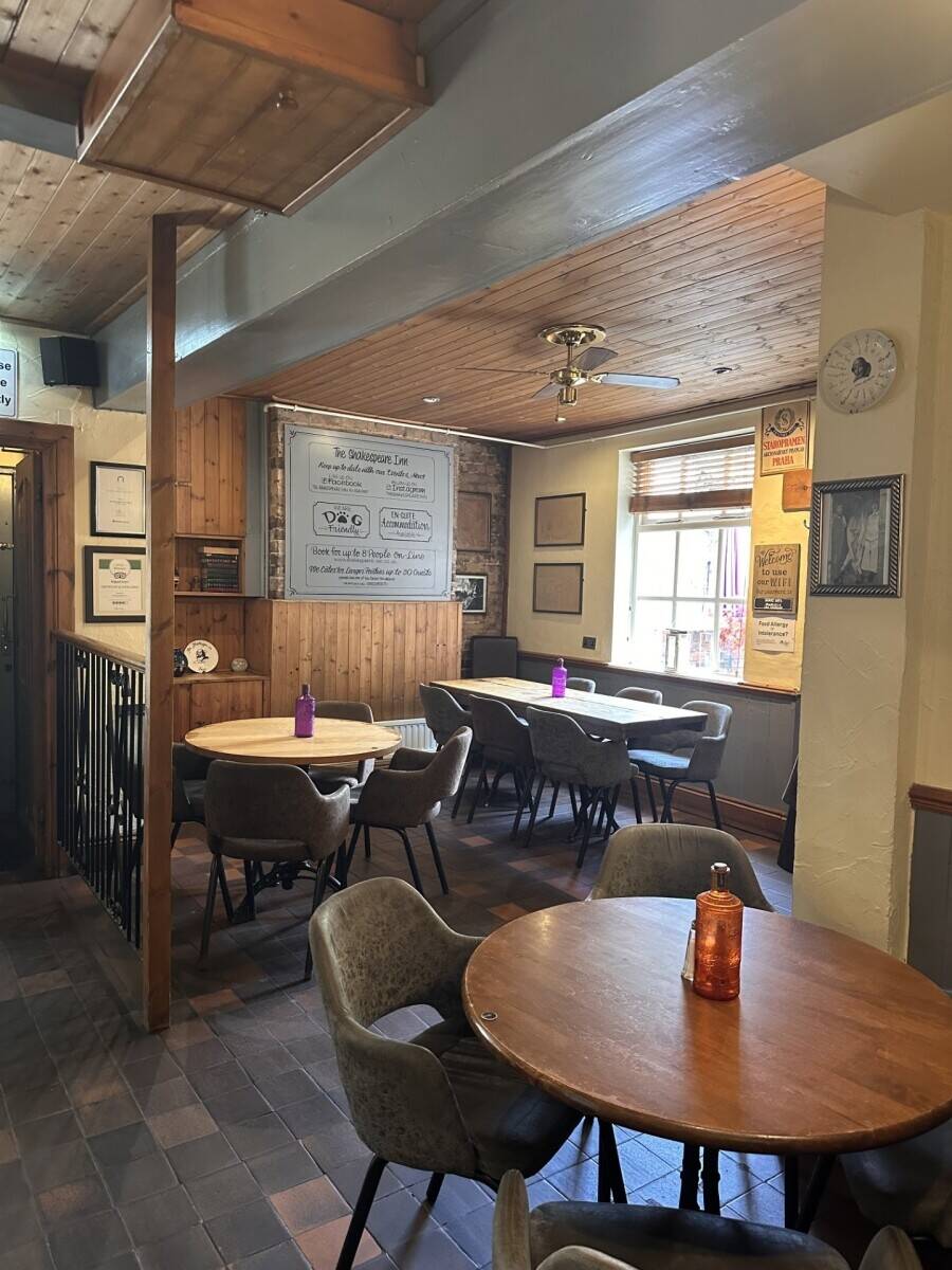 SHROPSHIRE - WORLD HERITAGE SITE - WELL-APPOINTED PUBLIC HOUSE WITH ESTABLISHED PROFITABLE BUSINESS Photo 7