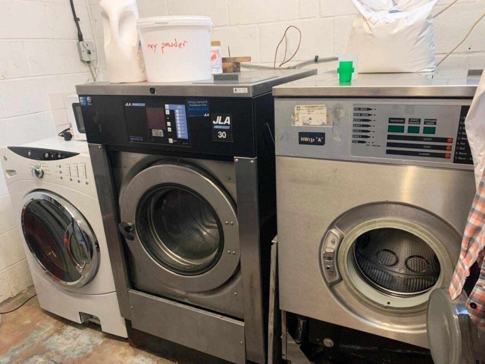 DRYCLEANER / LAUNDRY & SERVICED WASHES FOR SALE IN BARNSTAPLE, DEVON