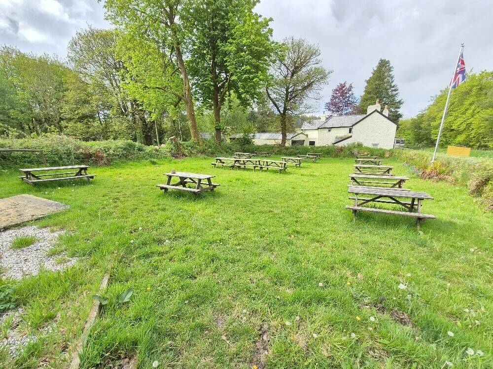 Dartmoor Inn & Hotel Set In 2.5 Acres WIth 9 Letting Rooms & 3 Bedroom Owner's Cottage