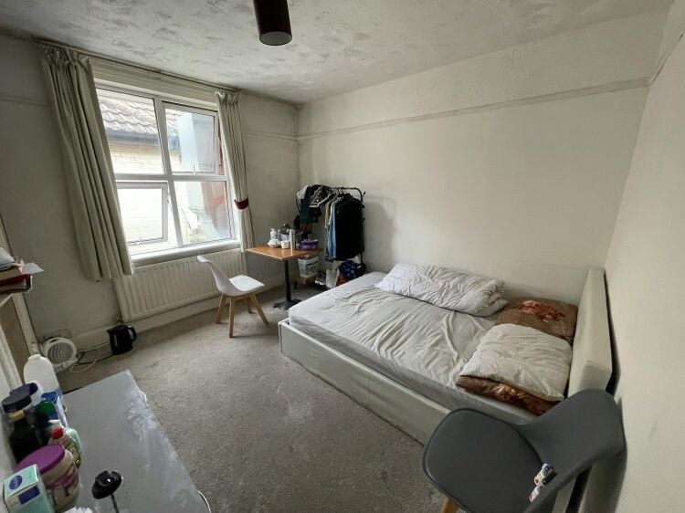 Busy Takeaway in Affluent Location and 2 Bed Flat - Leasehold Business