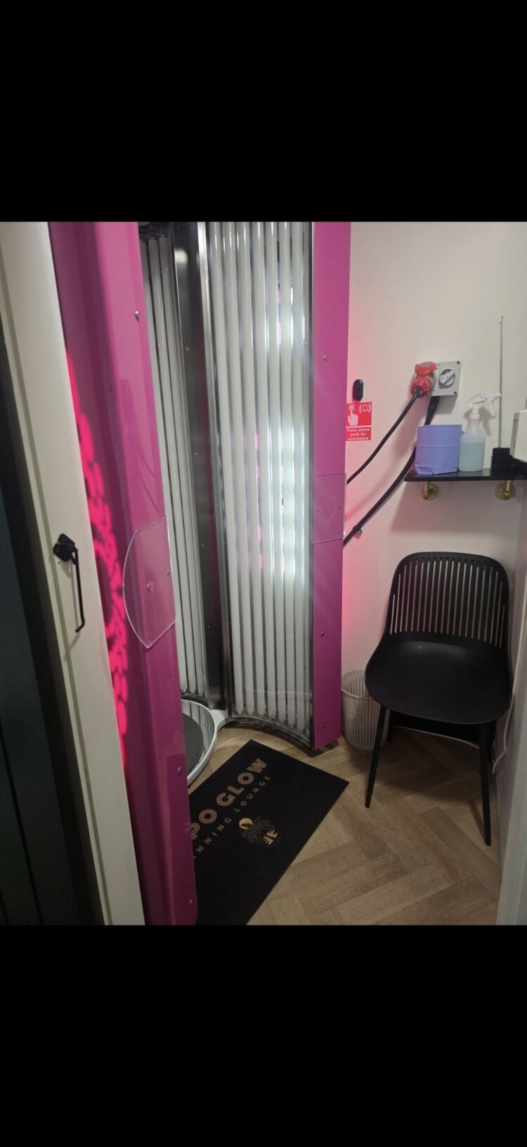 Clipo Glow Tanning Lounge Photo 7