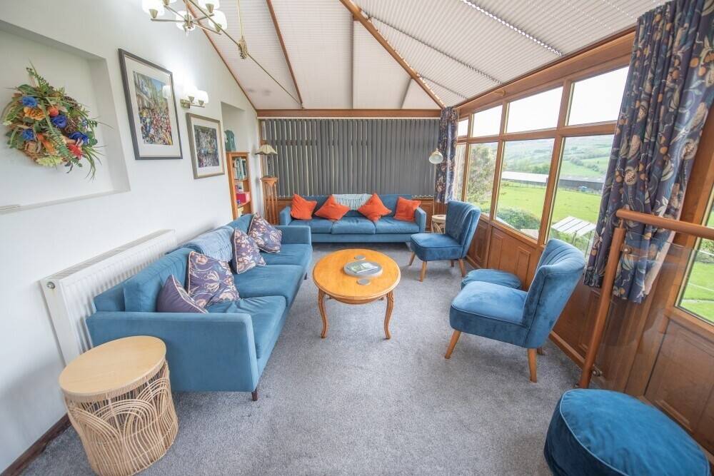 Successful holiday let overlooking the stunning Worth Valley Photo 7