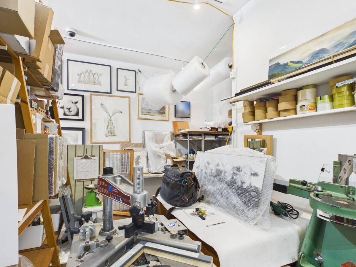Sale of a well established and highly regarded leasehold business set in the Centre of this highly p Photo 7