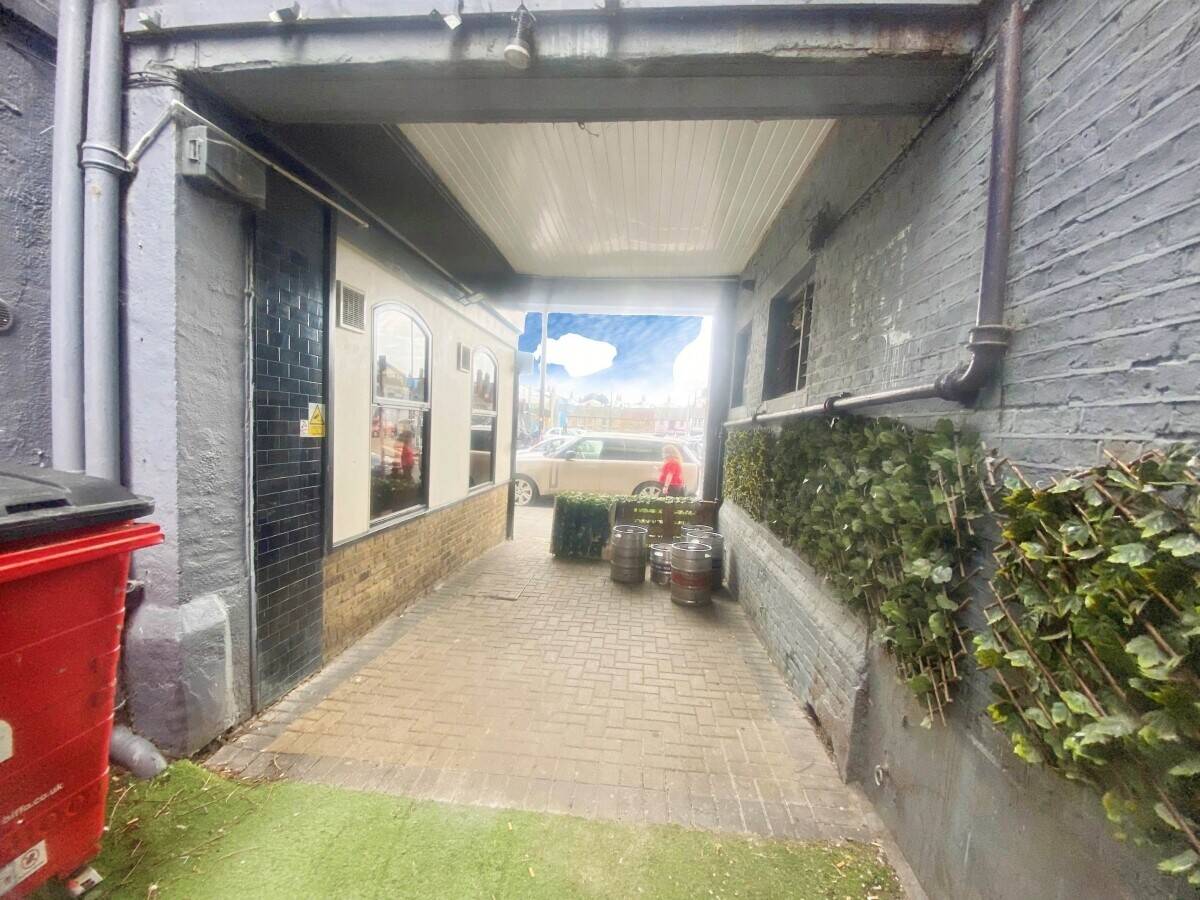 FULLY FITTED RESTAURANT / BAR PREMISES - FULLY EQUIPPED TO TRADE. TOWN CENTRE Photo 7
