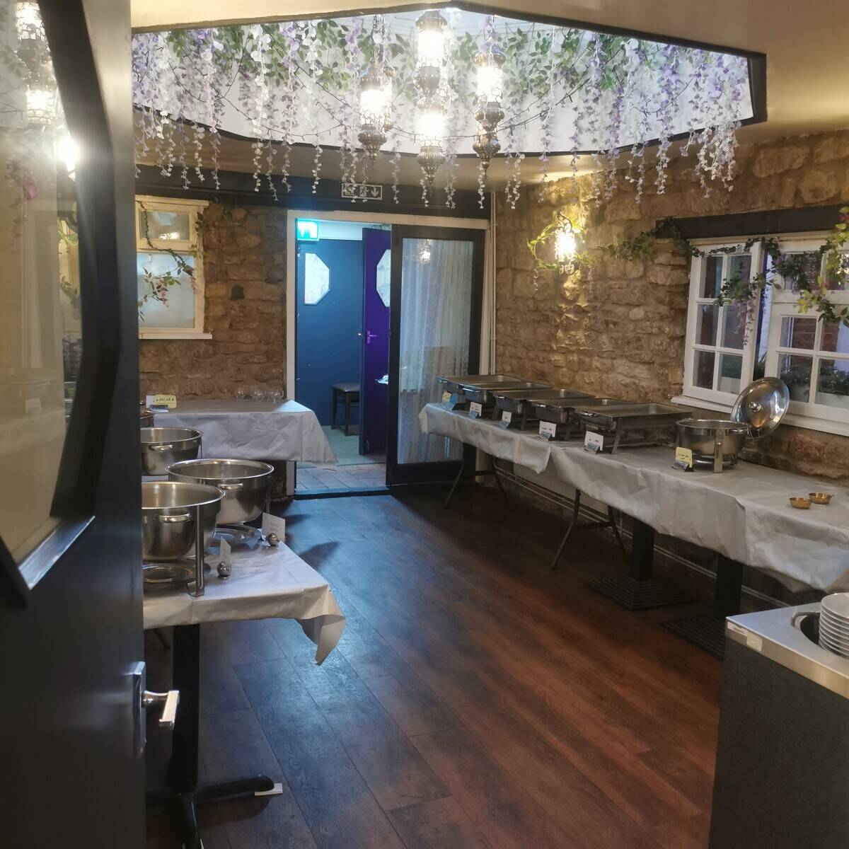 Indian /pakistani restaurant for sale in Milton Keynes 