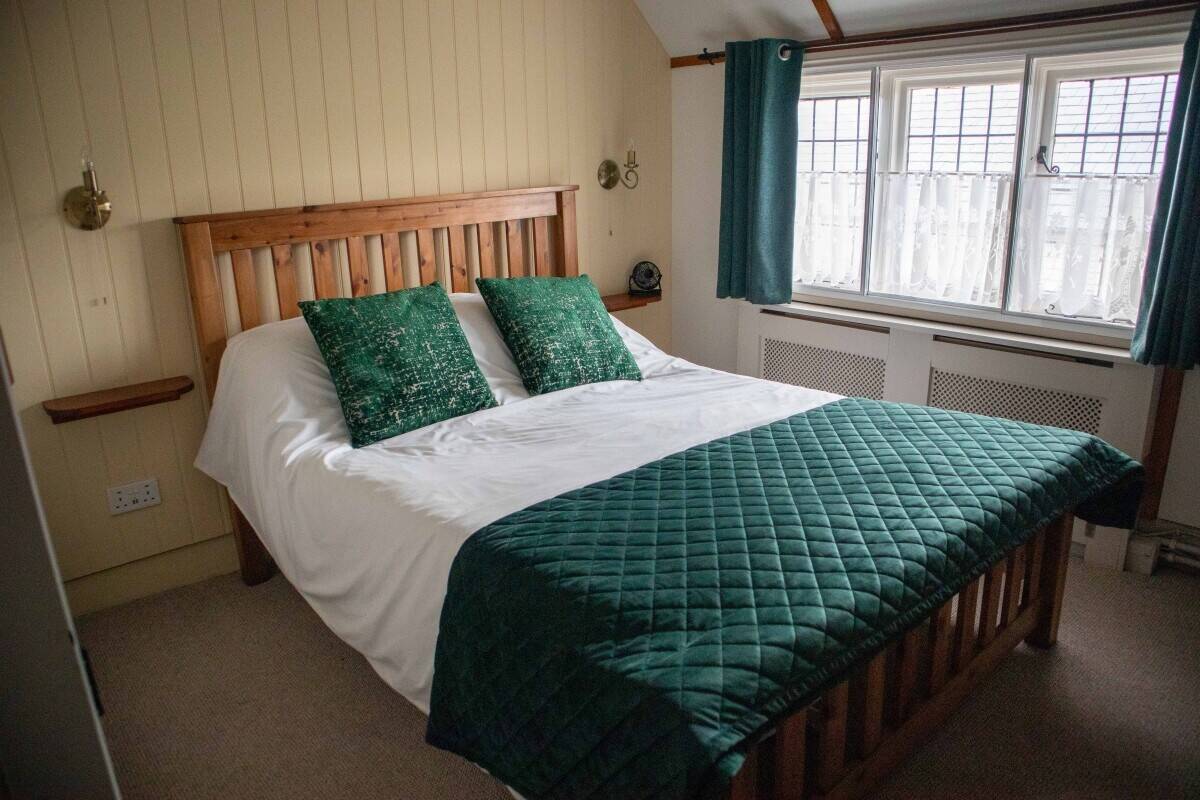 KENT - IMMACULATE GUEST HOUSE, FAMILY HOME OR DEVELOPMENT PROJECT