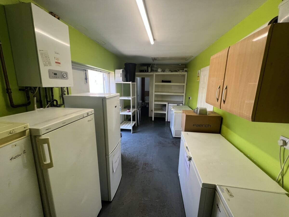 Well-presented Freehold Vacant Hot Food Unit with Investment property, Grangemouth (ref 1822) Photo 7