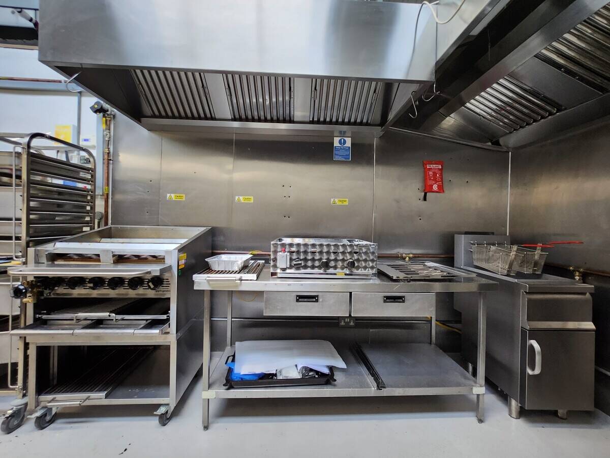 Fully Equiped Dark Kitchen for sale in New Malden