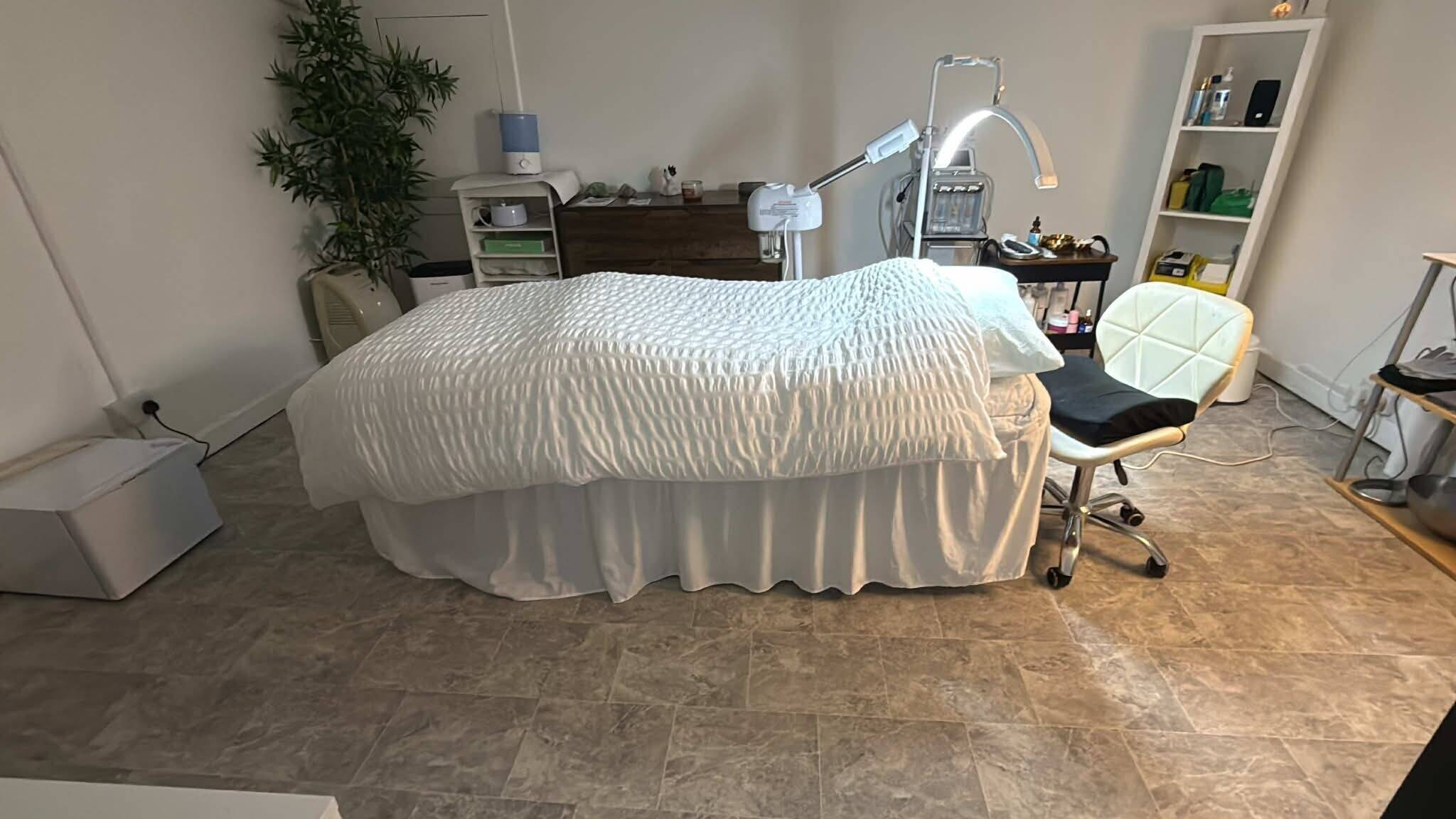 Nails & beauty Salon for sale Photo 5