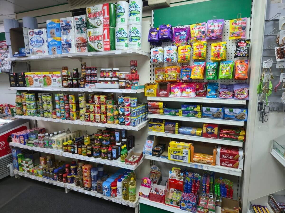 Off licence and newsagents Photo 7