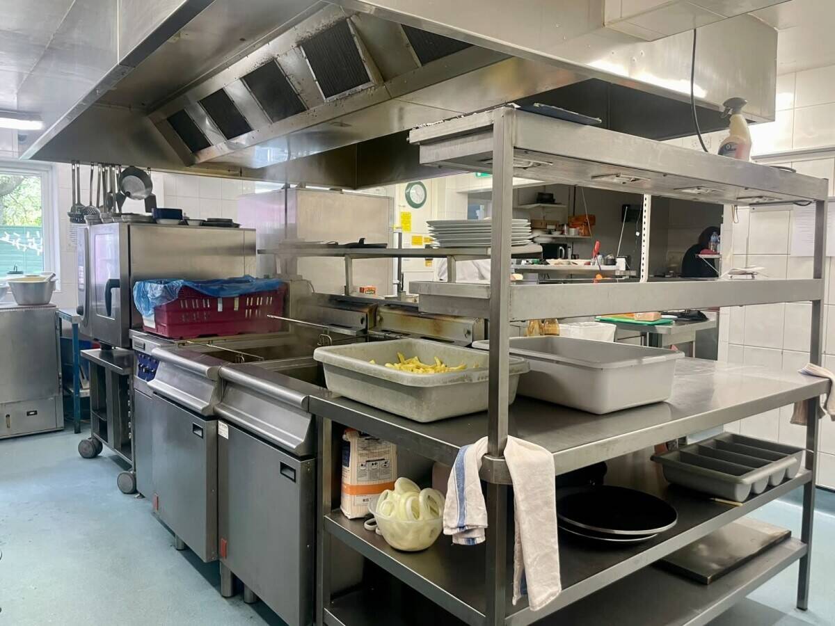 NORFOLK - FOOD-LED COUNTRY PUB WITH LARGE CAR PARK AND THREE LETTING ROOMS Photo 7