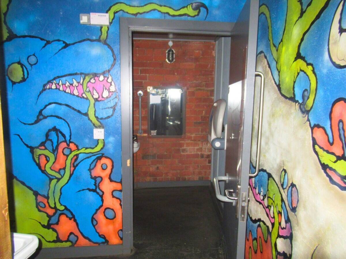 Prominent City Centre Unit with Outstanding Business Potential Photo 7