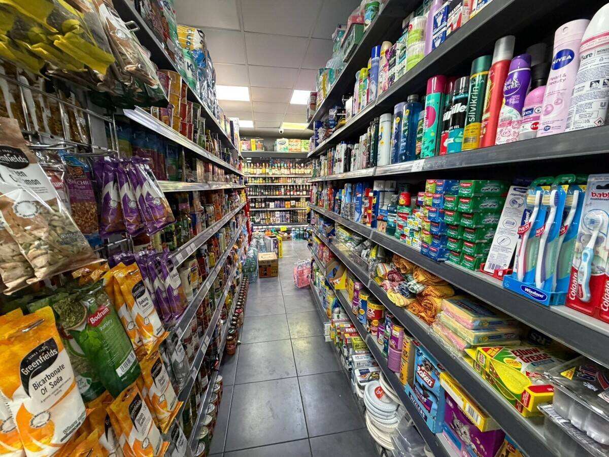 OFF LICENCE LEASE FOR SALE IN PRIME LOCATION IN CANARY WHARF WITH HIGH POTENTIAL TO INCREASE SALE. Photo 7