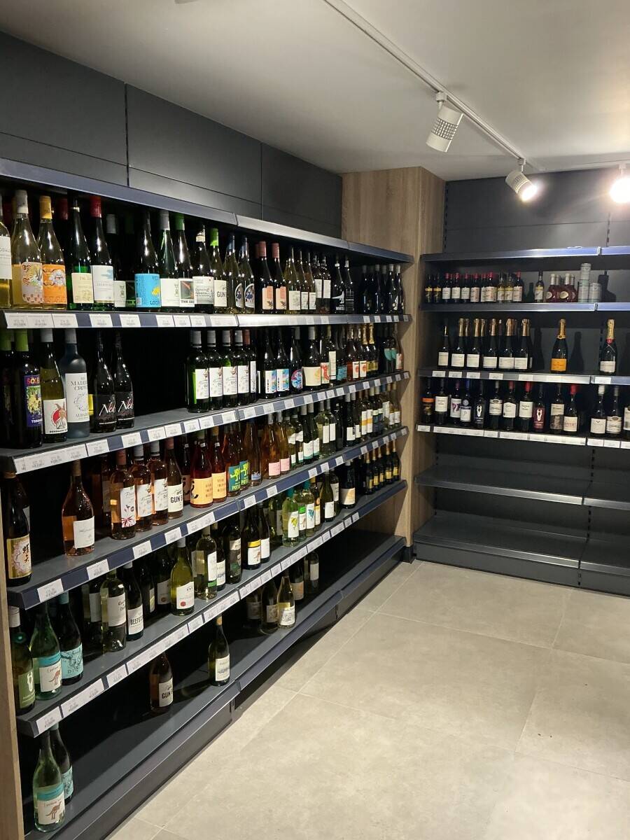 Whole foods / off licence in Clapham