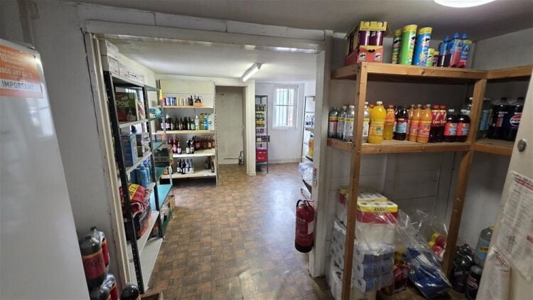 Auction Lot: A freehold mixed-use investment property situated in Torquay For Sale in Torquay Photo 7