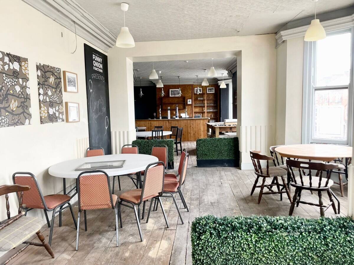 YORKSHIRE COAST - FIVE STOREY BAR & RESTAURANT WITH 11 APARTMENTS