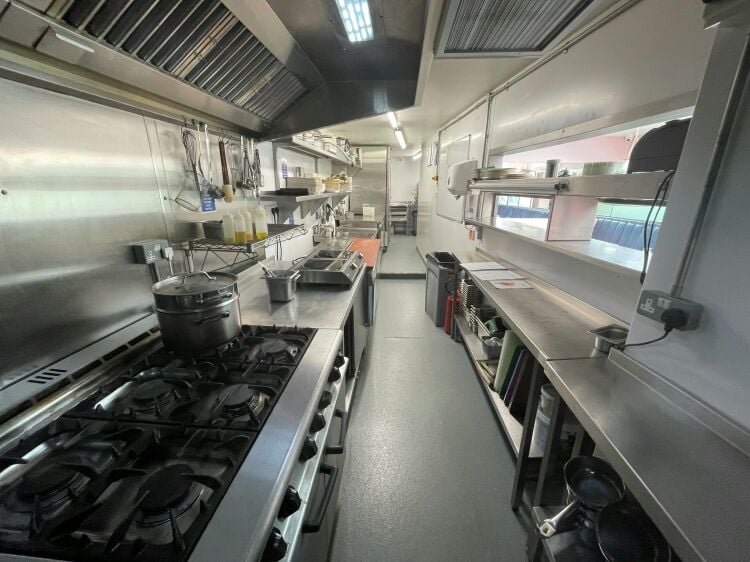 Superbly Presented Town Centre Restaurant Photo 7