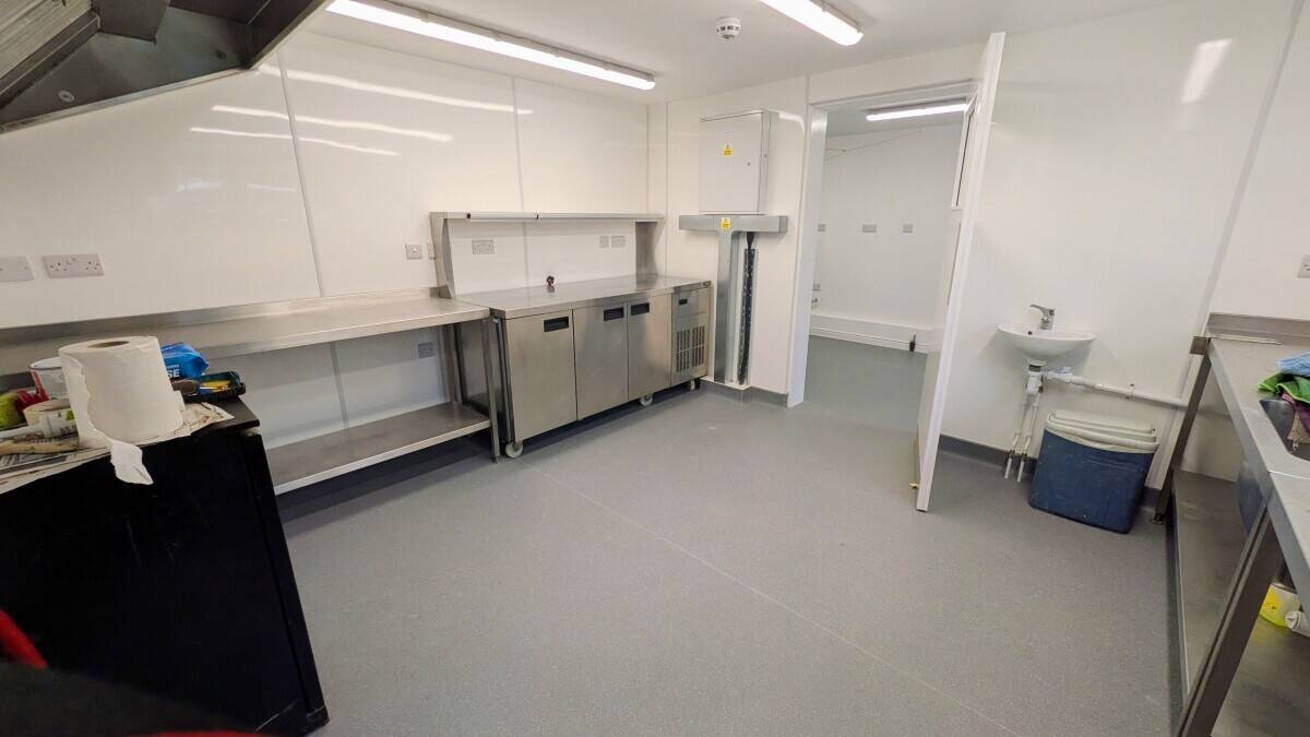 ESSEX - FULLY RENOVATED FREEHOUSE TO LET Photo 7